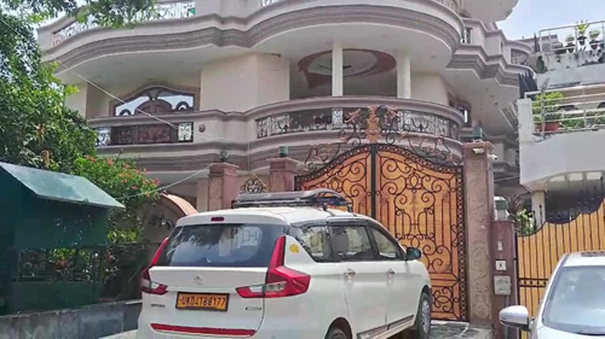 गाजियाबाद में एकता कौशिक के घर भी चल रही है आईटी की रेड, जौहर अली ट्रस्ट का देखती हैं काम गाजियाबाद में एकता कौशिक के घर भी चल रही है आईटी की रेड, जौहर अली ट्रस्ट का देखती हैं काम